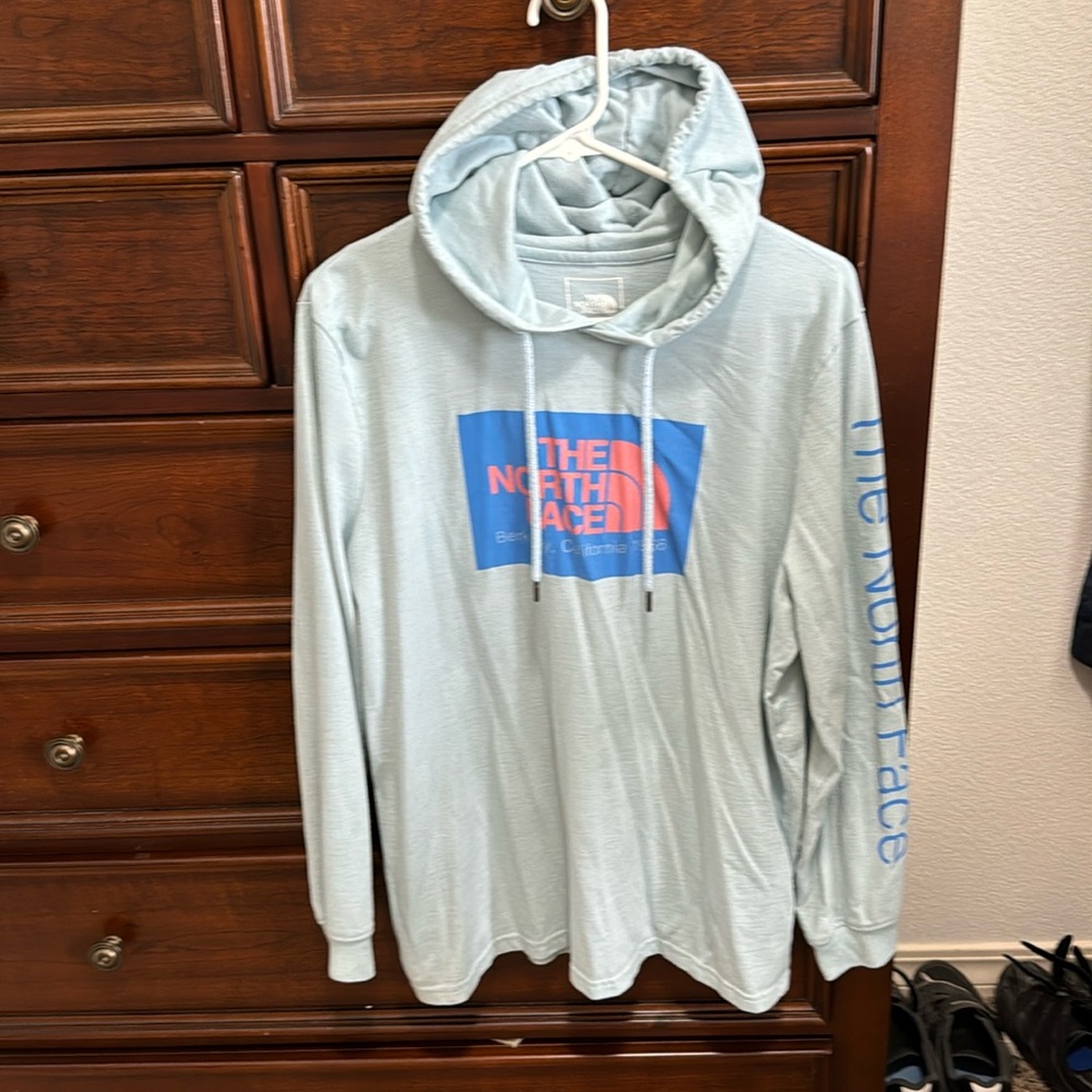 Women's lightweight North-face pullover